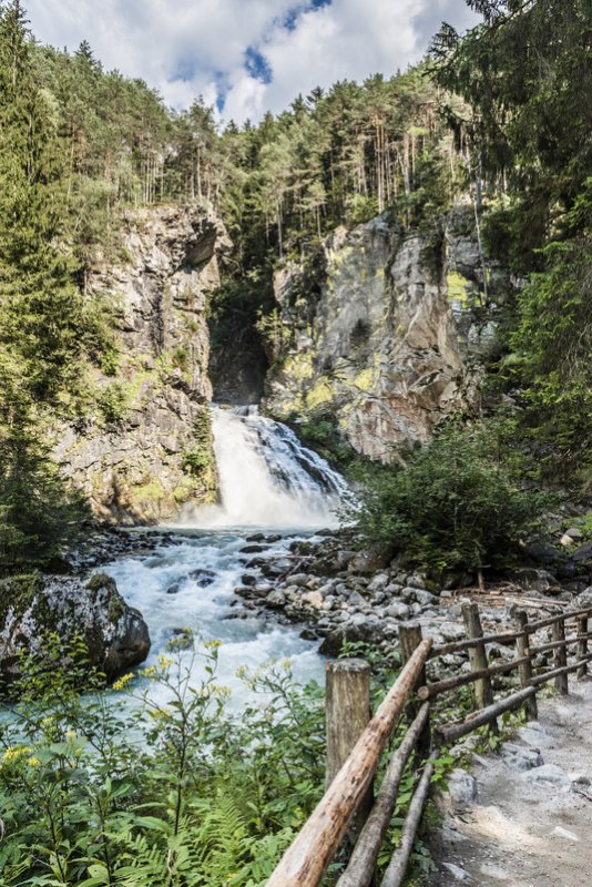 Reinbach Wasserfälle und Flyline bei Sand in Taufers / Montana